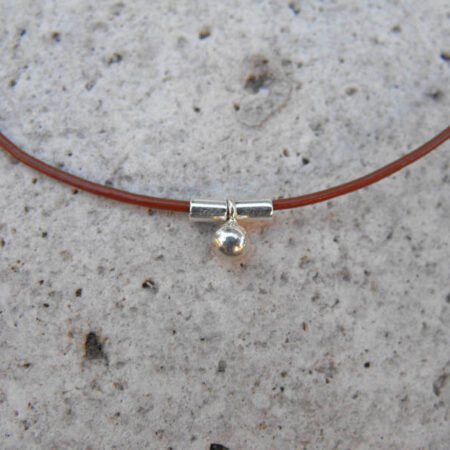 Minimalista, plata de Ley y cuero