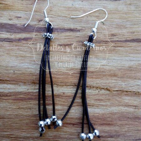 Aros gotas en cuero y Plata de Ley