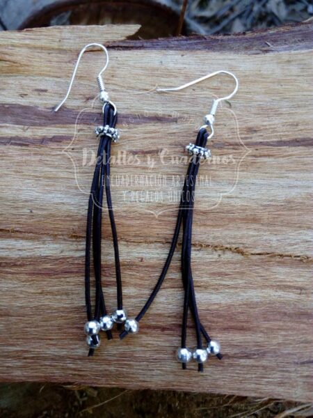 Aros gotas en cuero y Plata de Ley
