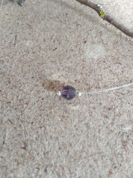 Colgante Swarovski Elements,  cristal bola facetada violeta con abalorios en plata de ley