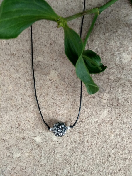 Colgante Swarovski Elements,  Shambala gris con abalorios en plata de ley
