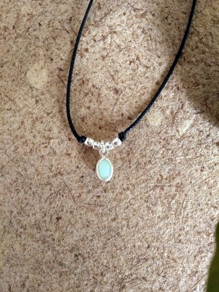 Colgante Swarovski Elements ovalado engastado en plata rodinada